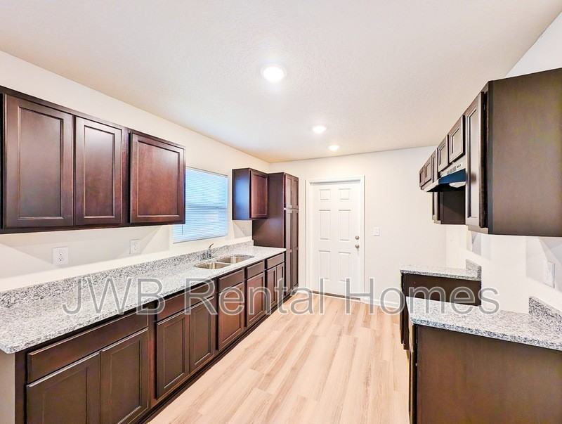 2313 Janette St - Photo 2 of 13