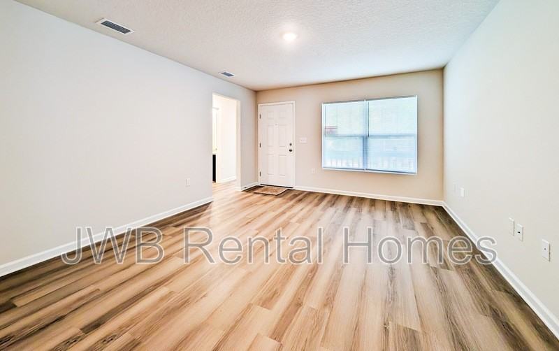 2313 Janette St - Photo 5 of 13