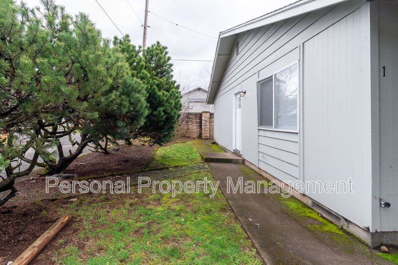 4325 E 17th St #1 - Photo 2 of 11