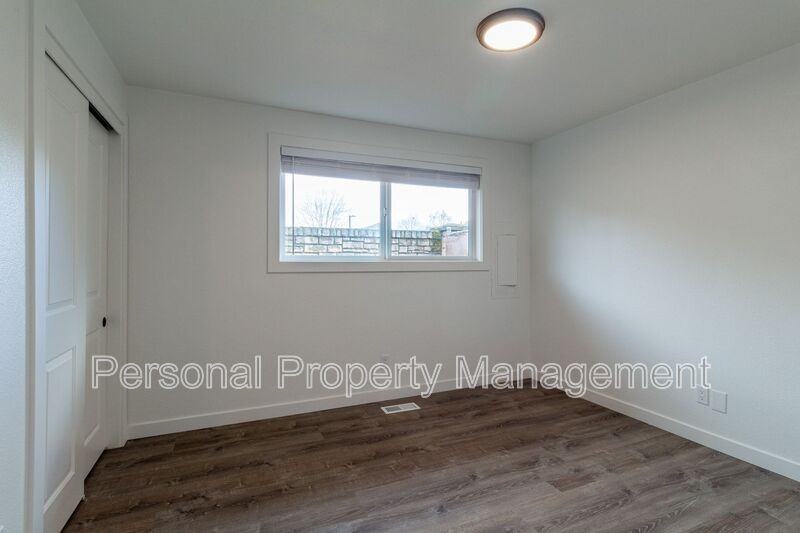 4325 E 17th St #1 - Photo 7 of 11