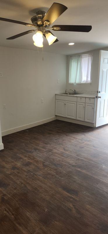 1683 Meserve St ##B - Photo 5 of 6