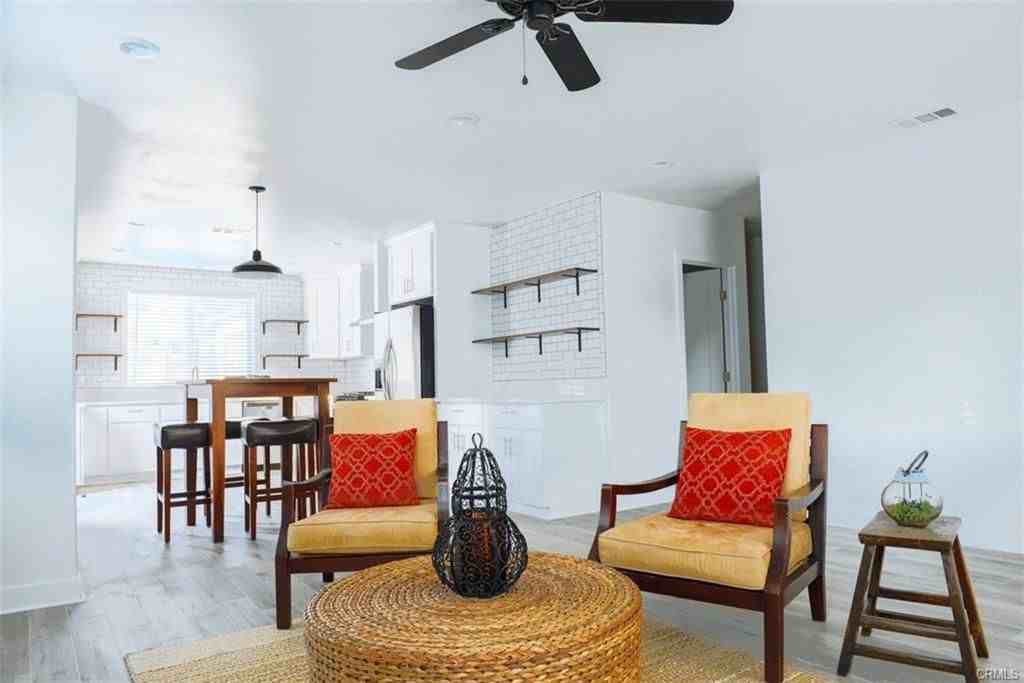 595 Ventura St - Photo 5 of 8