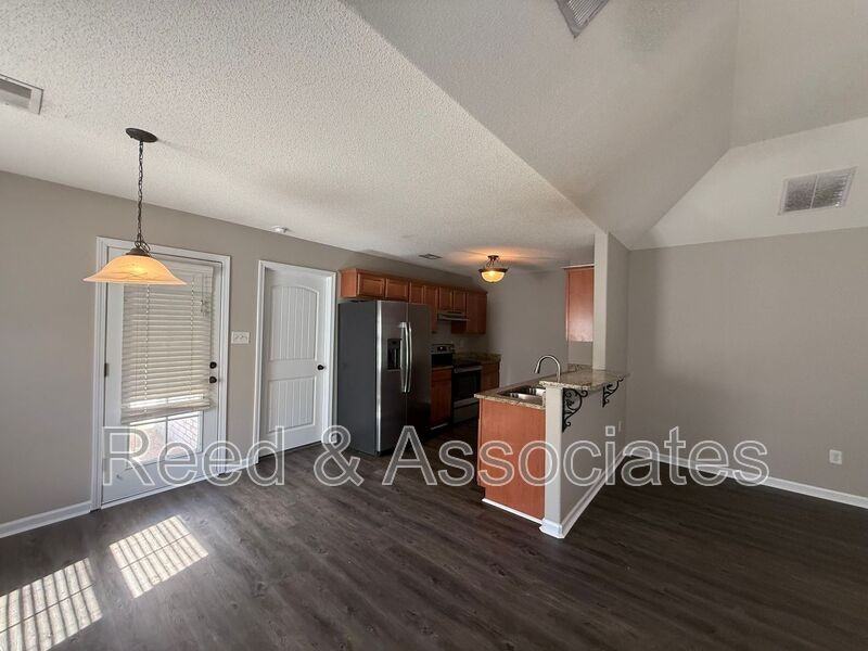 9520 Eckley Pl - Photo 4 of 13