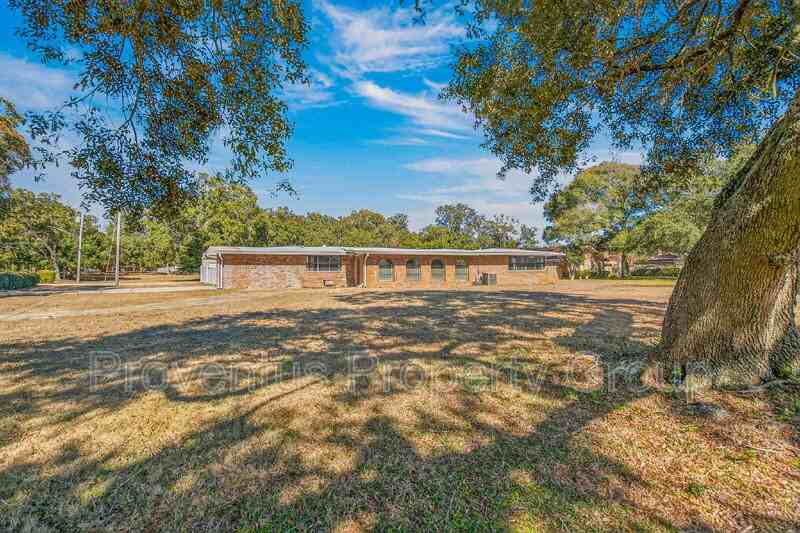8 Manor Dr - Photo 3 of 50