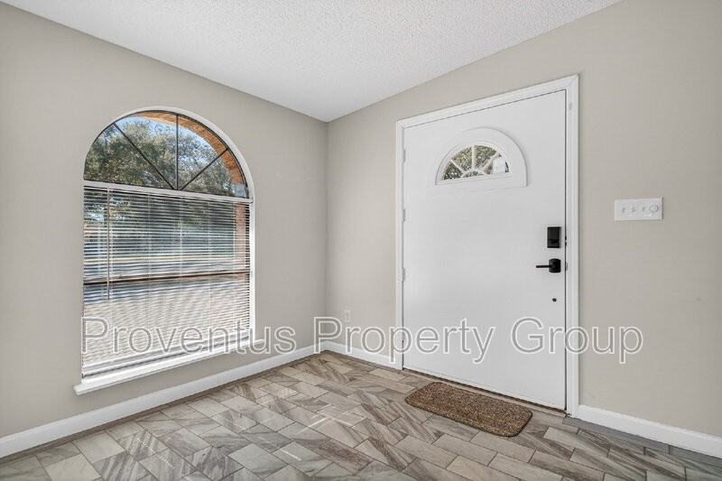 8 Manor Dr - Photo 7 of 50