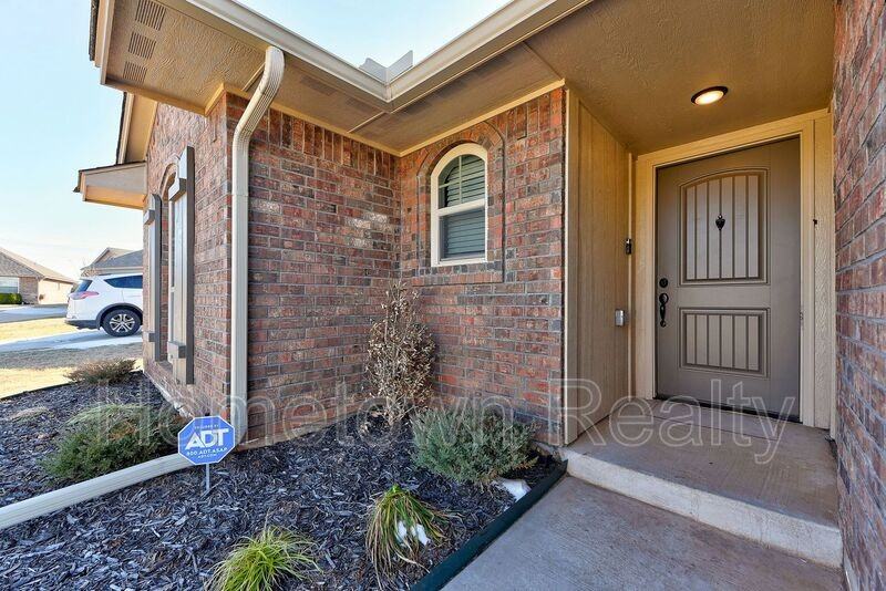 6508 Nw 157th St - Photo 3 of 40