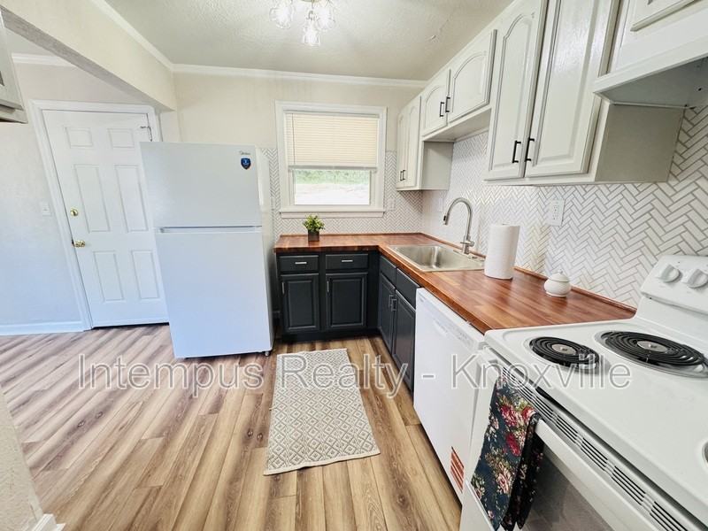 3222 Selma Ave - Photo 3 of 19