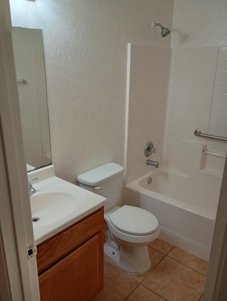 403 N Sunshine Blvd #A - Photo 5 of 14