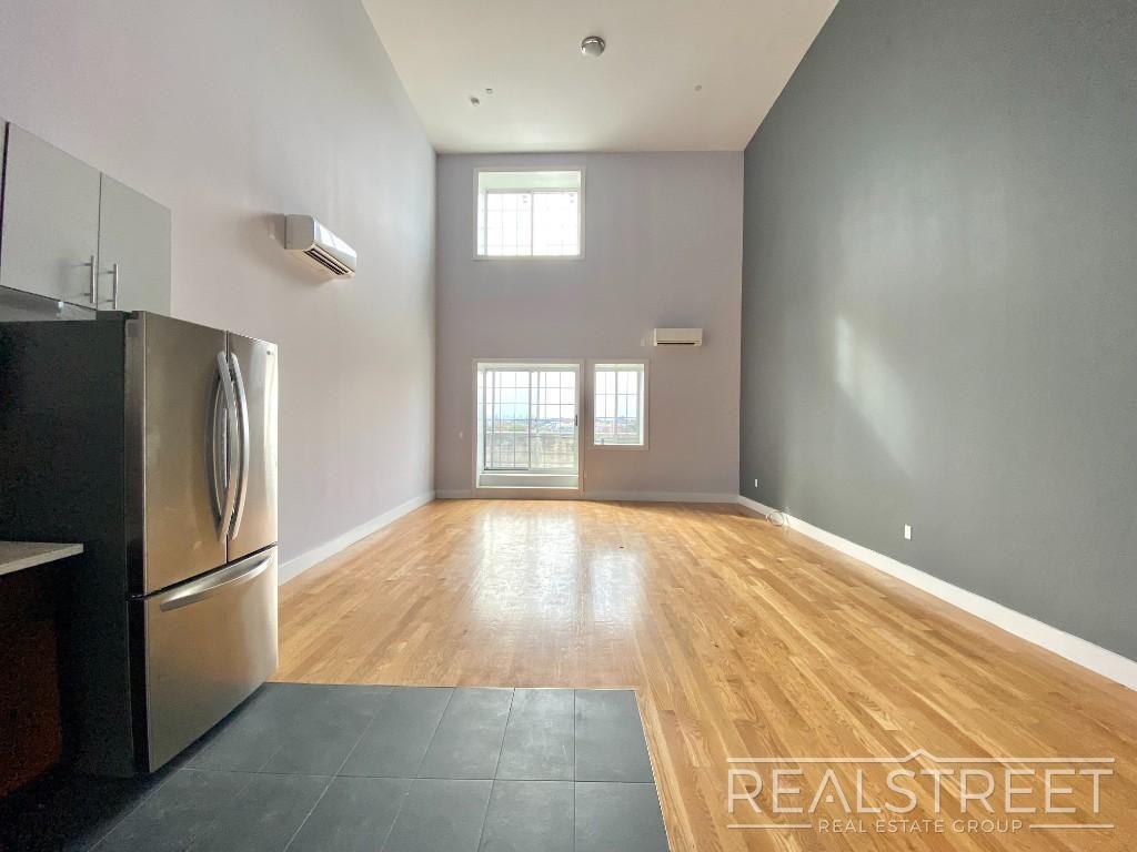 9002 Queens Blvd #PH3 - Photo 5 of 17