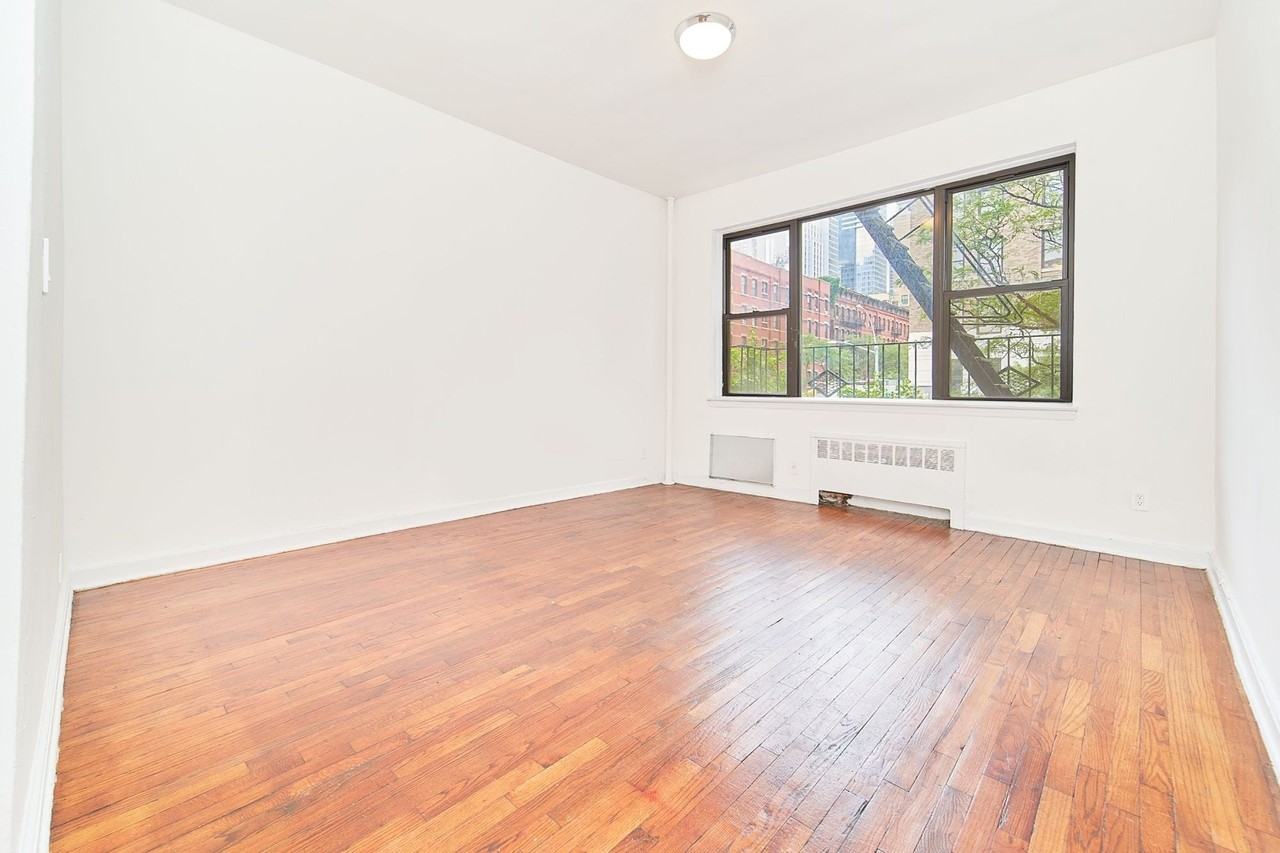 400 W 45th St #5E