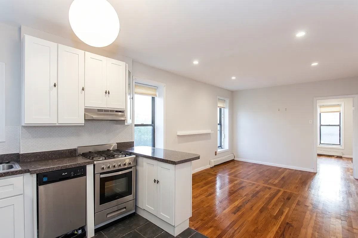43 Underhill Ave #D3 - Photo 4 of 5