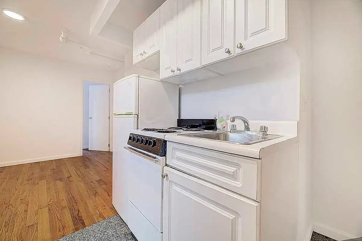 249 E 10th St #3A - Photo 3 of 4