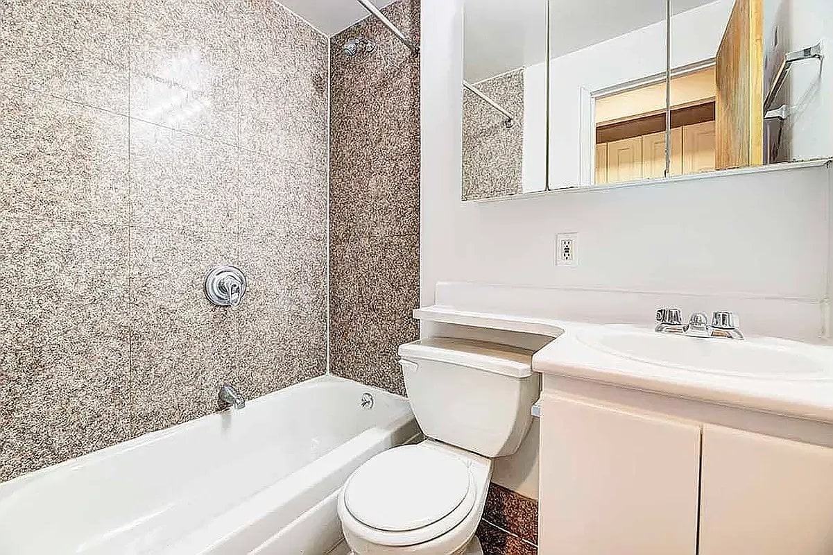 249 E 10th St #3A - Photo 4 of 4