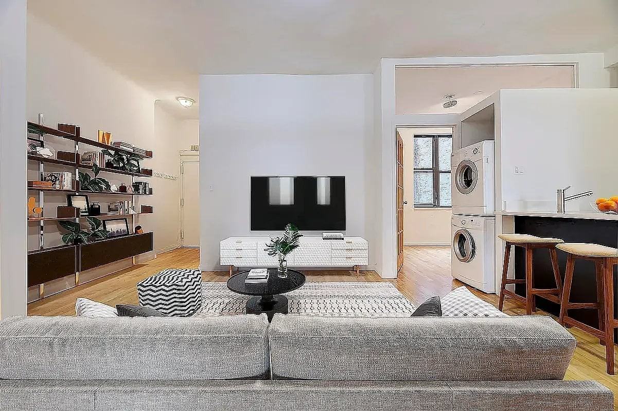231 E 14th St #4R - Photo 2 of 6