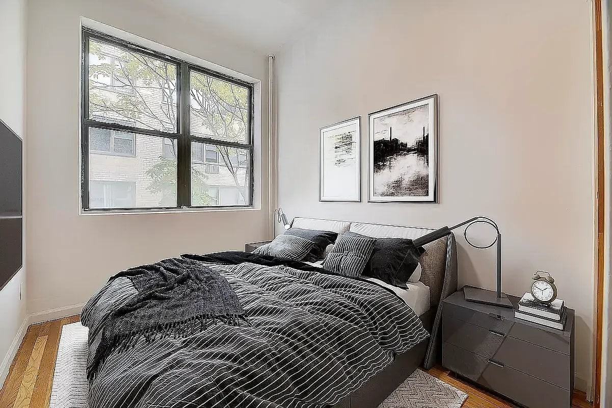 231 E 14th St #4R - Photo 3 of 6