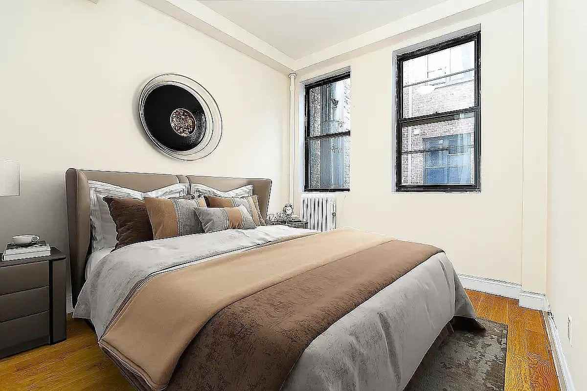 231 E 14th St #4R - Photo 5 of 6
