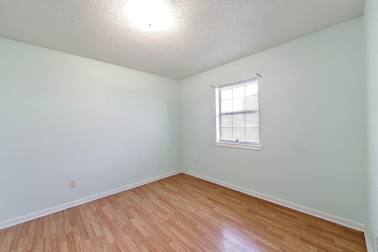 207 Evelyn Ave - Photo 4 of 11