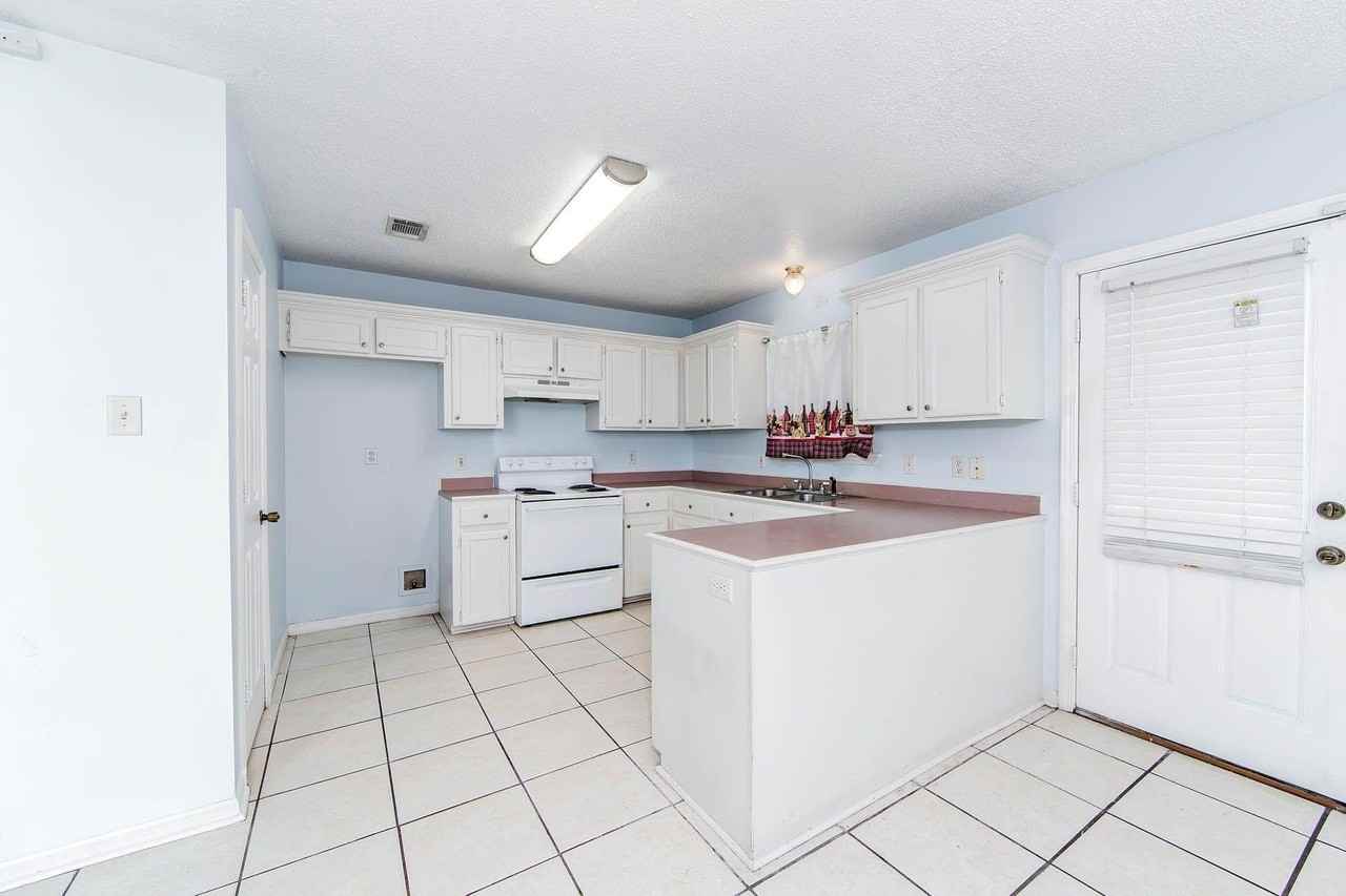 207 Evelyn Ave - Photo 6 of 11