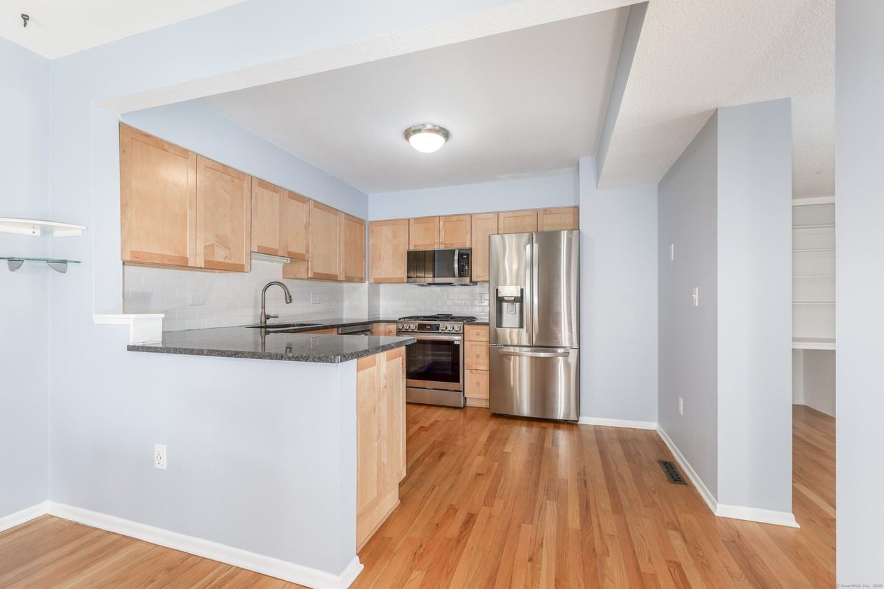 20 Peddlars Dr #20 - Photo 3 of 27