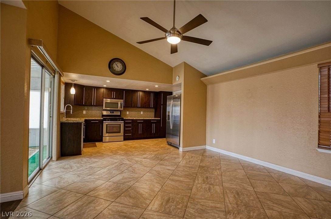 3956 Clear View Dr - Photo 4 of 31