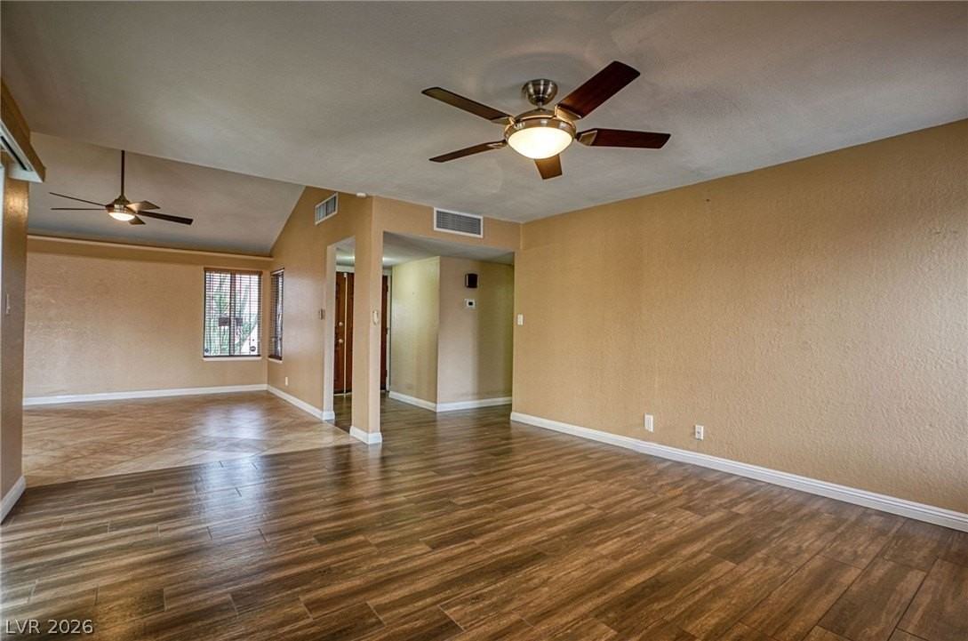 3956 Clear View Dr - Photo 6 of 31