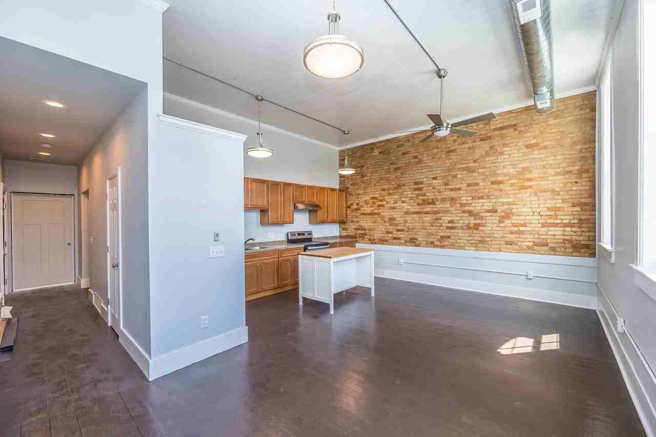 109 S Main St - Photo 6 of 26