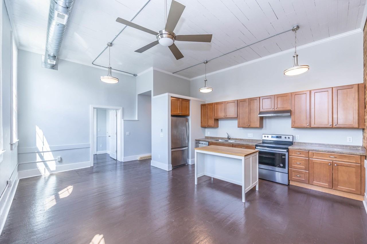 109 S Main St - Photo 7 of 26