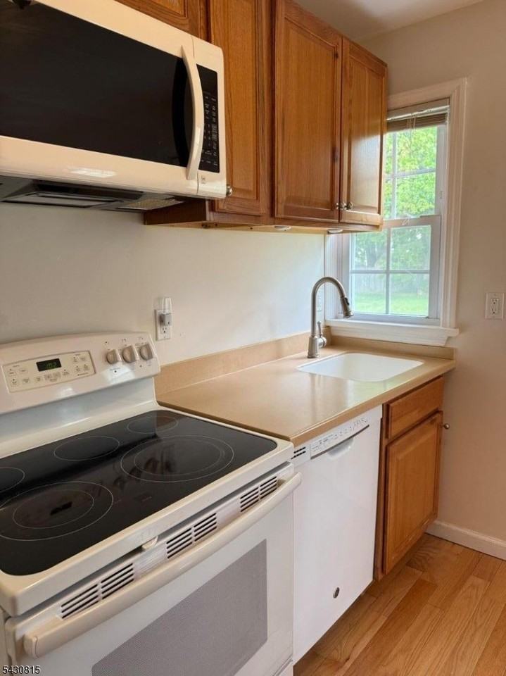 2 Chase Dr - Photo 5 of 32
