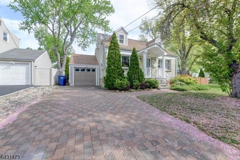 72 Colonial Dr - Photo 2 of 48