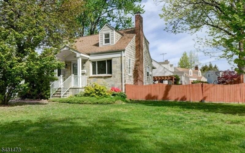 72 Colonial Dr - Photo 3 of 48
