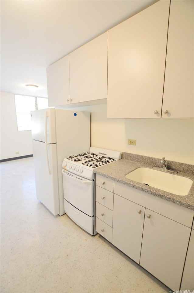 1837 Young St #B - Photo 4 of 15