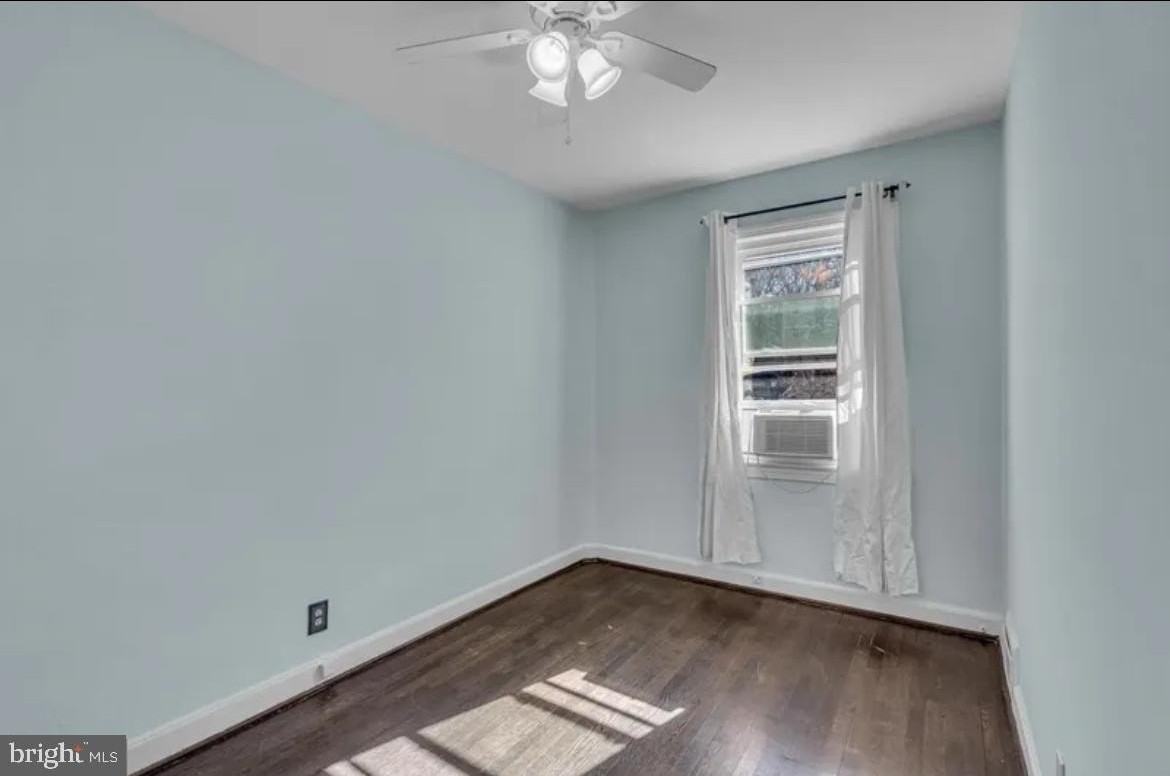 4011 Blaine St Ne - Photo 6 of 10