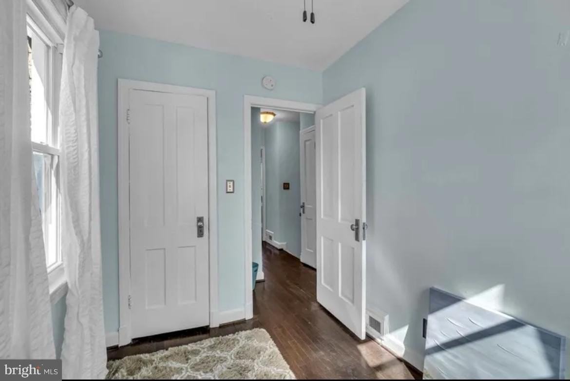 4011 Blaine St Ne - Photo 7 of 10