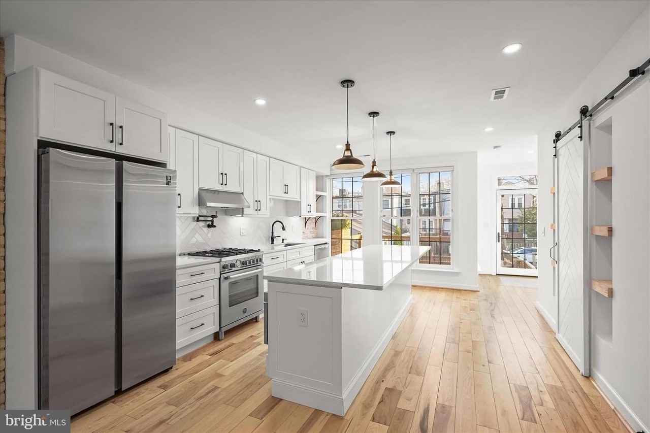 3626 T St Nw - Photo 3 of 50