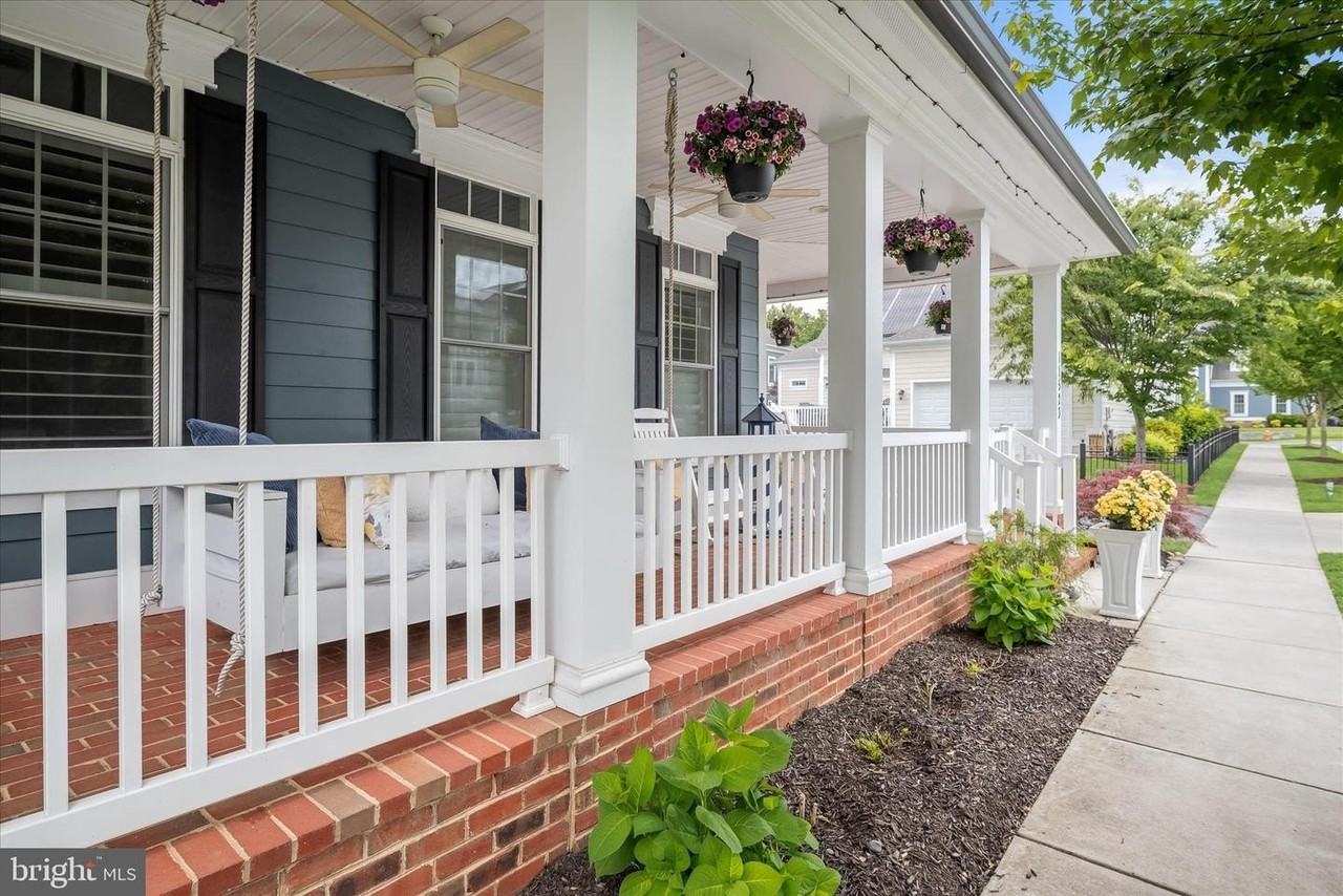 11523 Green St - Photo 3 of 47