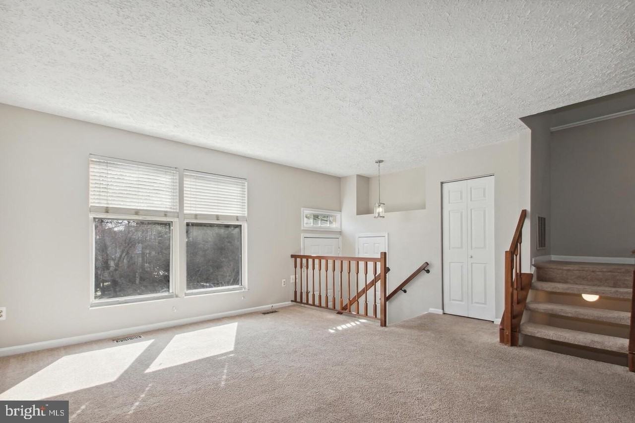 704 Suffield Dr - Photo 2 of 20