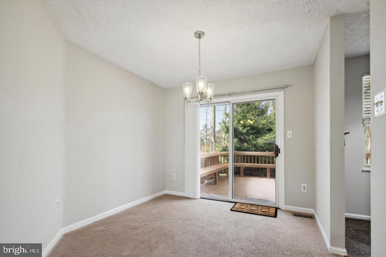 704 Suffield Dr - Photo 5 of 20