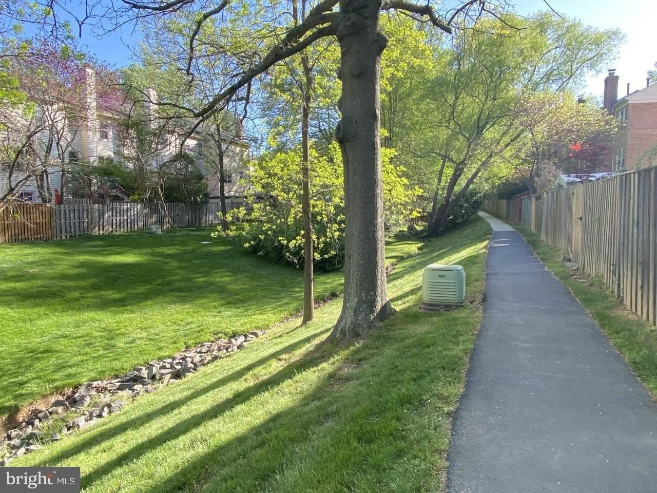 4831 Carriagepark Rd - Photo 2 of 3