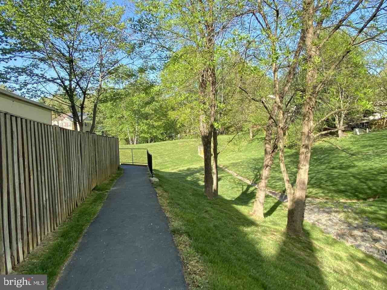 4831 Carriagepark Rd - Photo 3 of 3