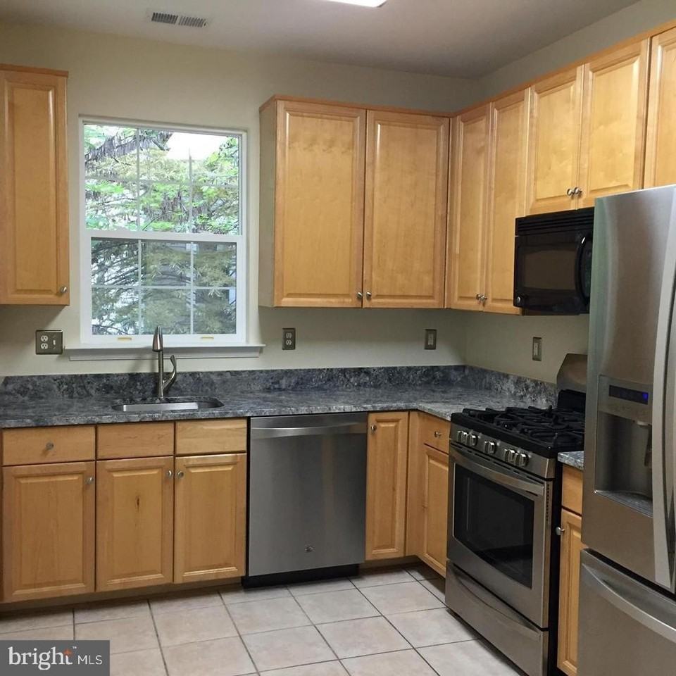 11402 Gate Hill Pl Unit E - Photo 4 of 18