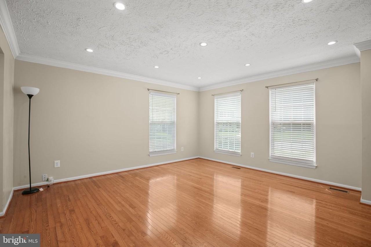 64 Spring Lake Dr - Photo 7 of 46