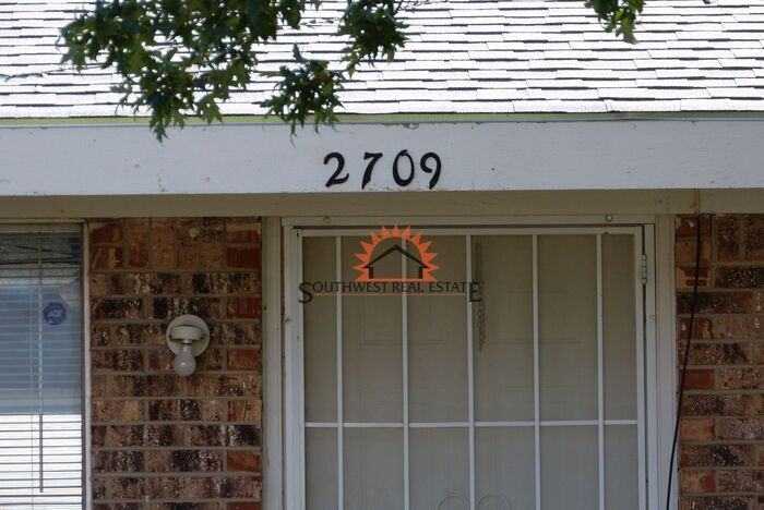 2709 Lore St - Photo 2 of 24