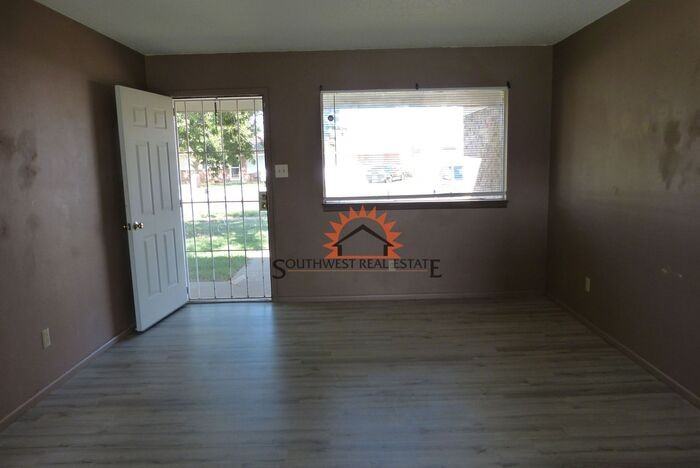 2709 Lore St - Photo 3 of 24