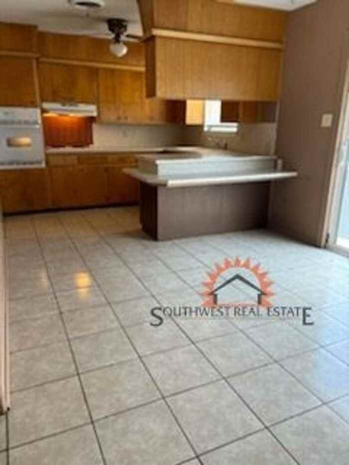 2709 Lore St - Photo 5 of 24