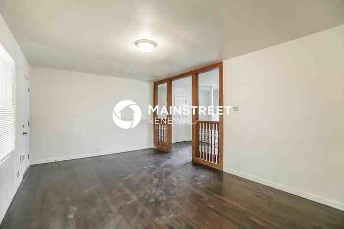 11021 Newton Ave - Photo 5 of 17