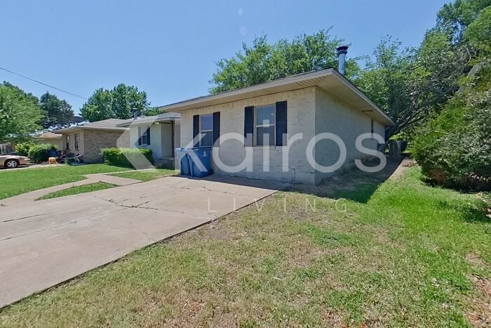 111 Evelyn St - Photo 2 of 28