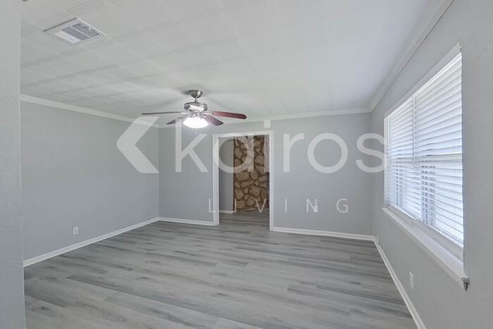 111 Evelyn St - Photo 4 of 28