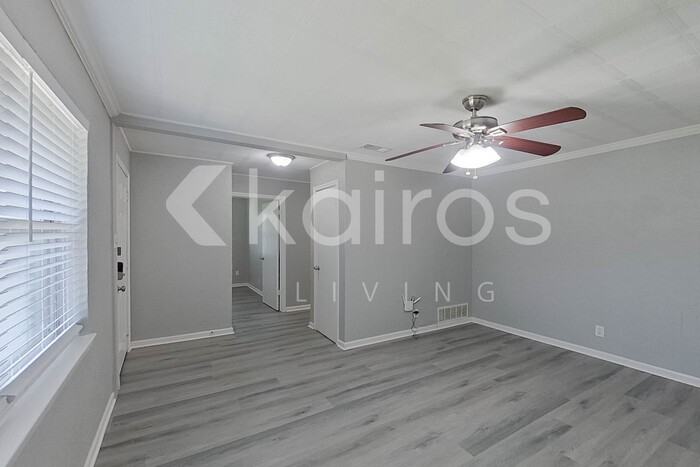 111 Evelyn St - Photo 5 of 28