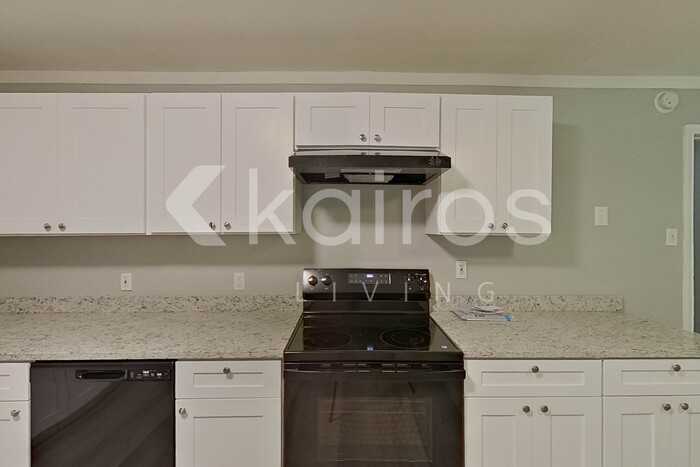 111 Evelyn St - Photo 7 of 28