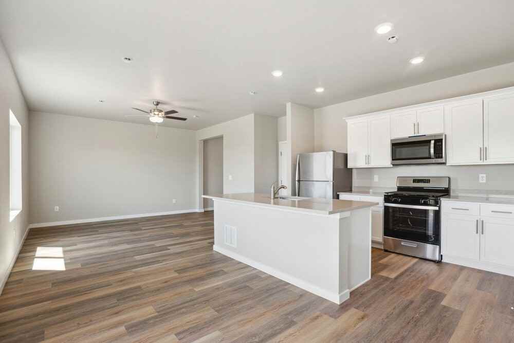 7332 Crystal Ave - Photo 6 of 22
